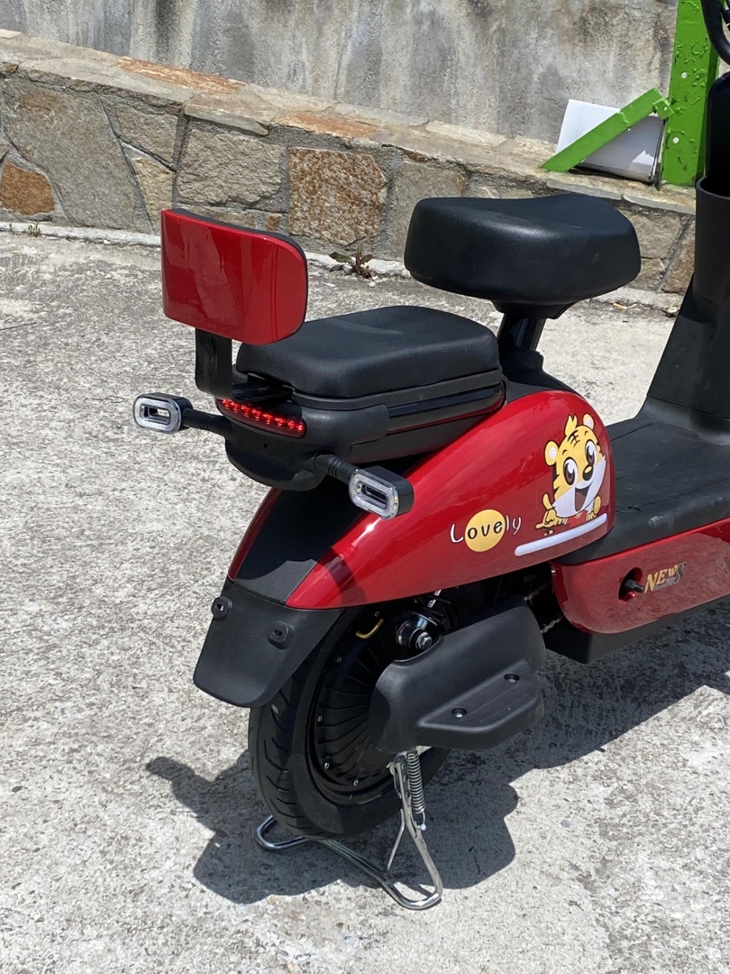 Електрически скутер с педали 2023 MaxMotors 500W/48V/12Ah – RED - Image 5