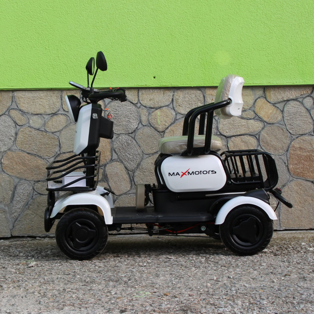 Електрическа четириколка MaxMotors A9 WHITE за градска мобилност.