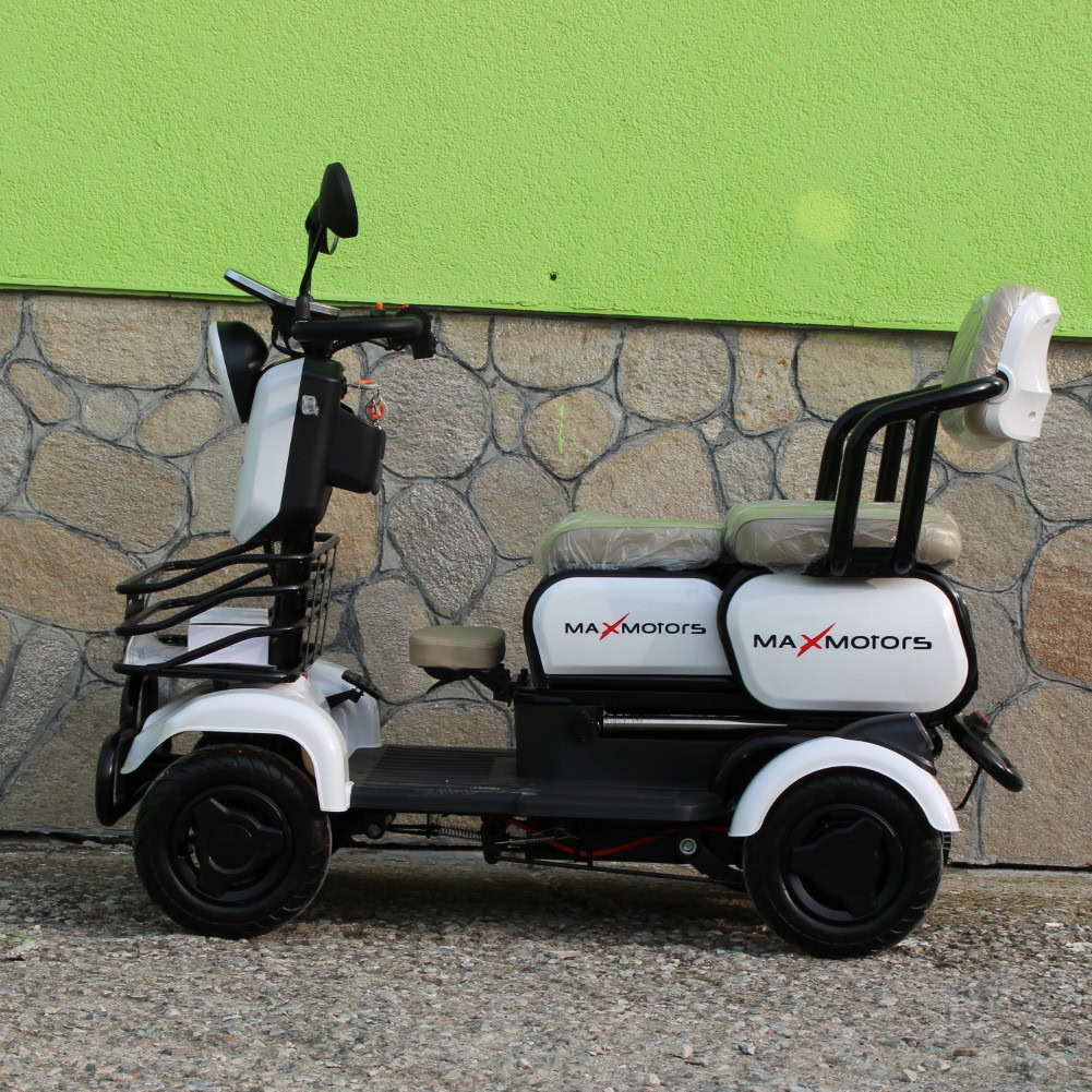 Електрическа четириколка MaxMotors A9 WHITE за градска мобилност.